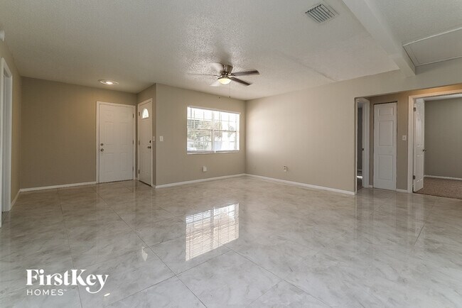1418 Stonehaven Way in Tarpon Springs, FL - Building Photo - Building Photo