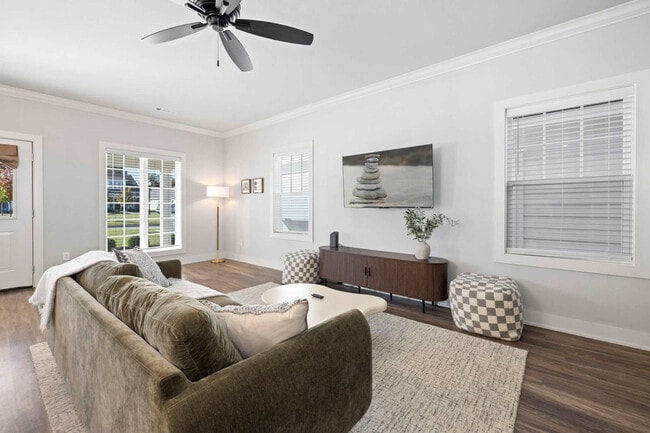 913 NE Hts Ln in Bentonville, AR - Foto de edificio - Building Photo