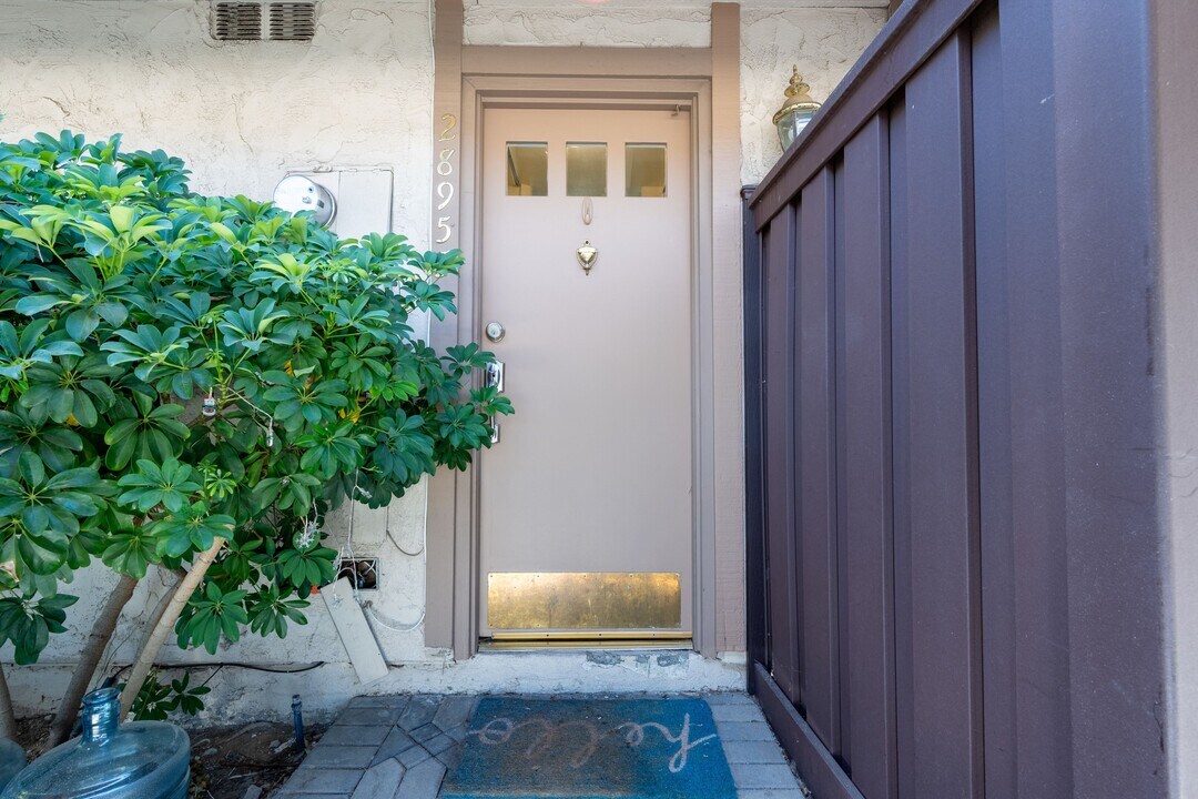 28955 Oak Creek Ln in Agoura Hills, CA - Building Photo