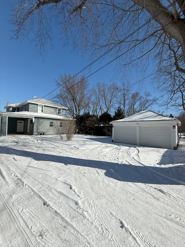 116 Center St in Crystal Lake, IL - Building Photo - Building Photo