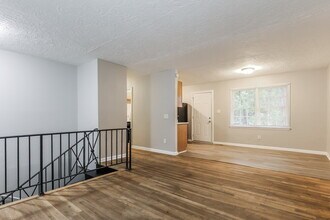 2171 Rochelle Way in College Park, GA - Building Photo - Building Photo