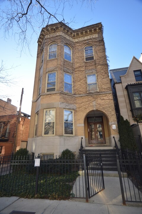 2214 N Kenmore Ave, Unit 2214-1 in Chicago, IL - Building Photo
