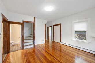 36 Woodbridge St in Manchester, CT - Building Photo - Building Photo