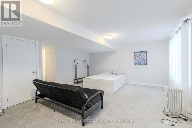 276 Appalachian Cir in Ottawa, ON - Building Photo - Building Photo