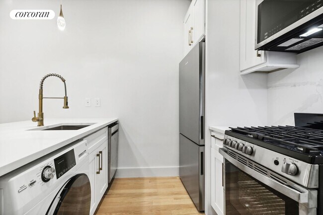 204 W 96th St in New York, NY - Foto de edificio - Building Photo
