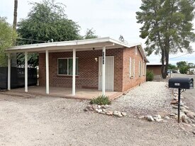 1305 W Prince Rd in Tucson, AZ - Building Photo