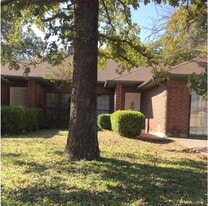 316 Lochridge Dr in Azle, TX - Building Photo