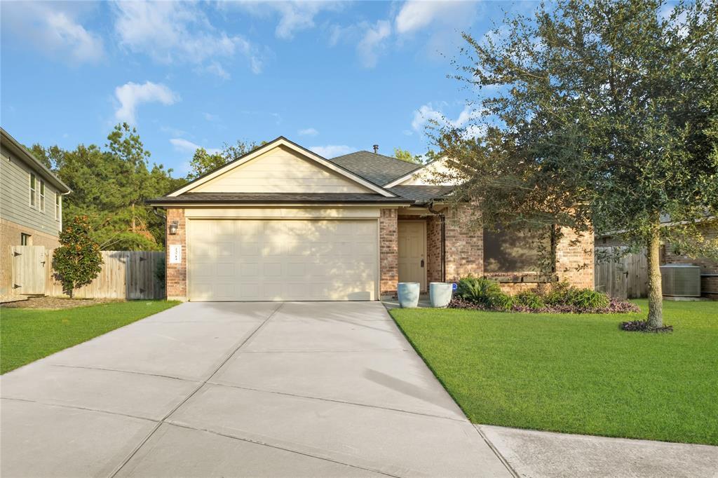 23714 Umbrella Pine Dr in Tomball, TX - Building Photo