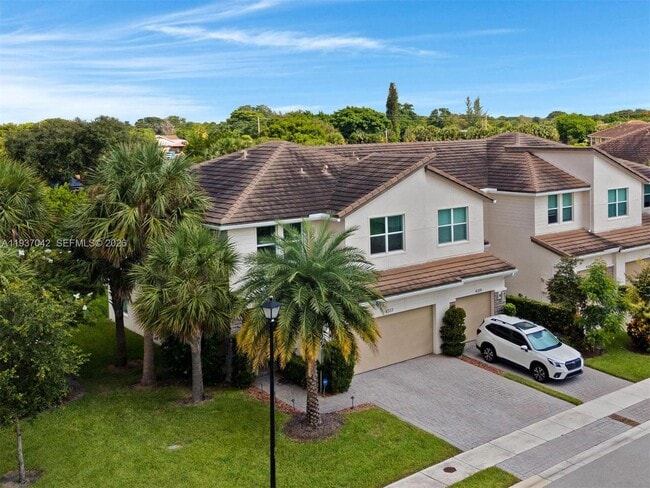 4317 Lago Dr in Lighthouse Point, FL - Foto de edificio - Building Photo