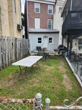 4728 Umbria St in Philadelphia, PA - Foto de edificio - Building Photo