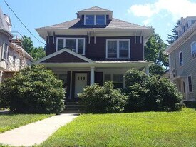 595 Whitney Ave, Unit apt 2B