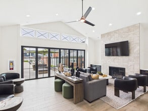 The Rail at 1380 in Zionsville, IN - Foto de edificio - Building Photo