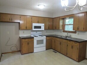 529 S Olive St in Marshfield, MO - Building Photo - Building Photo