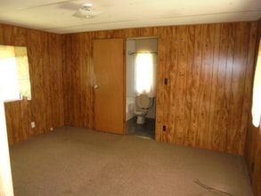 1524 County Rd 1128 in Tyler, TX - Foto de edificio - Building Photo