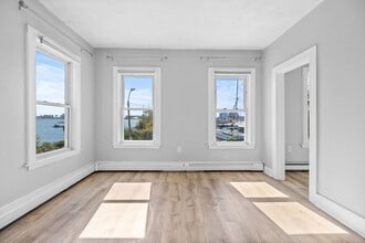 132 Marginal St, Unit #1 in Boston, MA - Foto de edificio - Building Photo