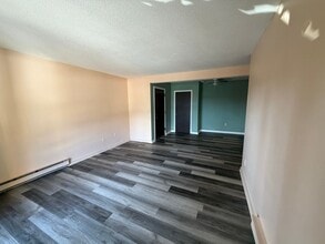 1088 Dover, 203 in Epsom, NH - Building Photo - Building Photo