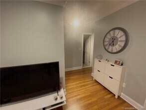409 Glenbrook Rd in Stamford, CT - Building Photo - Building Photo