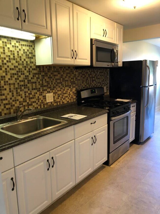 9300 Main St Apartments and Nearby Clarence Apartments For Rent