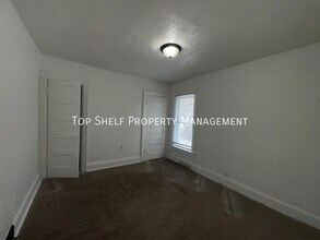 1404 Clark St in Des Moines, IA - Building Photo - Building Photo