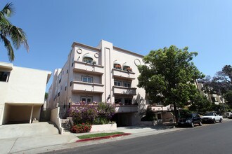 12011 Goshen Ave in Los Angeles, CA - Building Photo - Building Photo