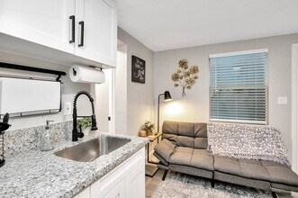 1235 Grove St in Clearwater, FL - Building Photo - Building Photo