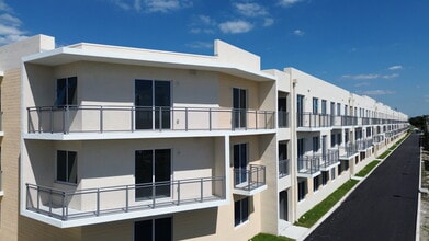 The Trail Lofts in Miami, FL - Foto de edificio - Building Photo