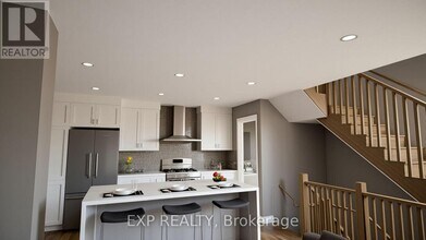 325 Voyageur Pl in Russell, ON - Building Photo - Building Photo