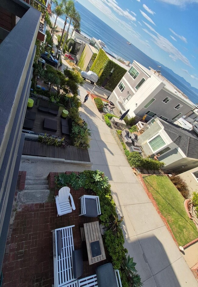 224 35th St, Unit Apt B in Manhattan Beach, CA - Foto de edificio - Building Photo
