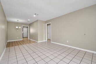 1736 Crestdale Dr in Houston, TX - Building Photo - Building Photo