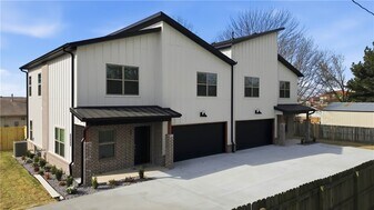 3406 SE K St in Bentonville, AR - Building Photo