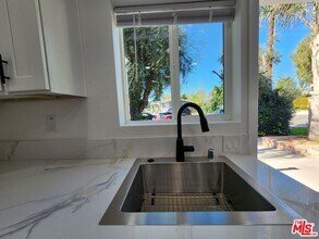 22329 Gifford St in Los Angeles, CA - Building Photo - Building Photo