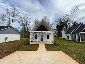 512 N Mulberry St in Cherryville, NC - Building Photo