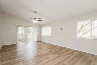 565 Portland Cir in Apopka, FL - Building Photo - Building Photo