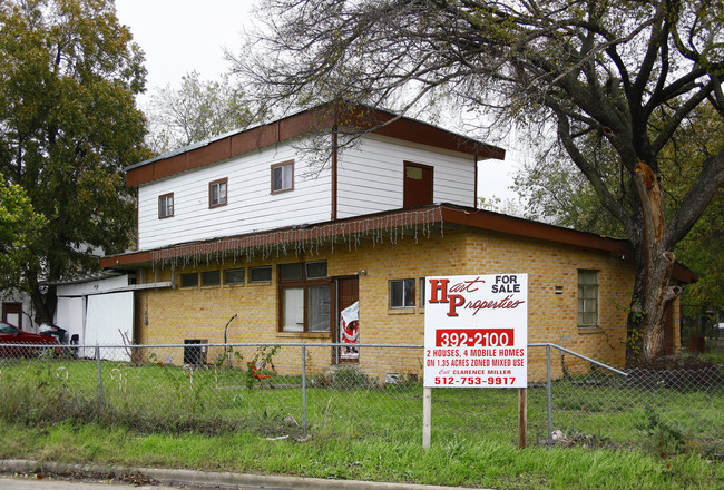 324 Linda Dr in San Marcos, TX - Building Photo - Building Photo