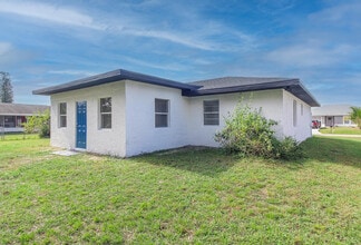 313 NW Dorchester St in Port St. Lucie, FL - Building Photo - Building Photo