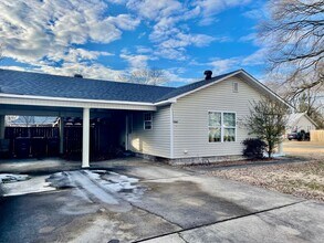 1361 Davis St in Conway, AR - Building Photo - Building Photo