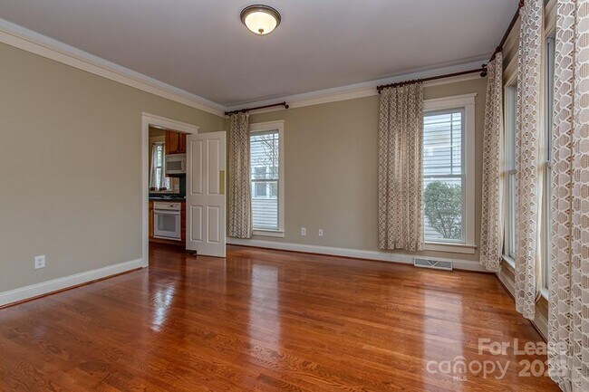 property at 719 E 9th St