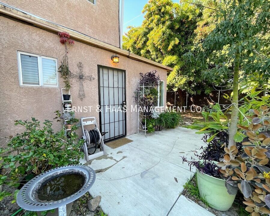 1413 A E Poppy St in Long Beach, CA - Building Photo