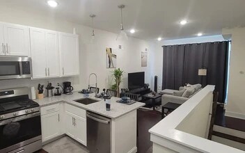 512 W Montgomery Ave, Unit unit2 in Philadelphia, PA - Foto de edificio - Building Photo