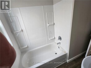 4865 Simcoe St in Niagara Falls, ON - Building Photo - Building Photo