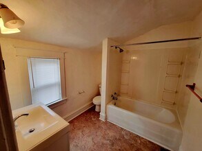 430 W Clinton St, Unit A in Elmira, NY - Building Photo - Building Photo