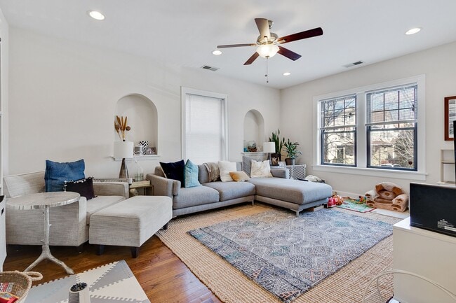 1819 W Leland Ave, Unit 3