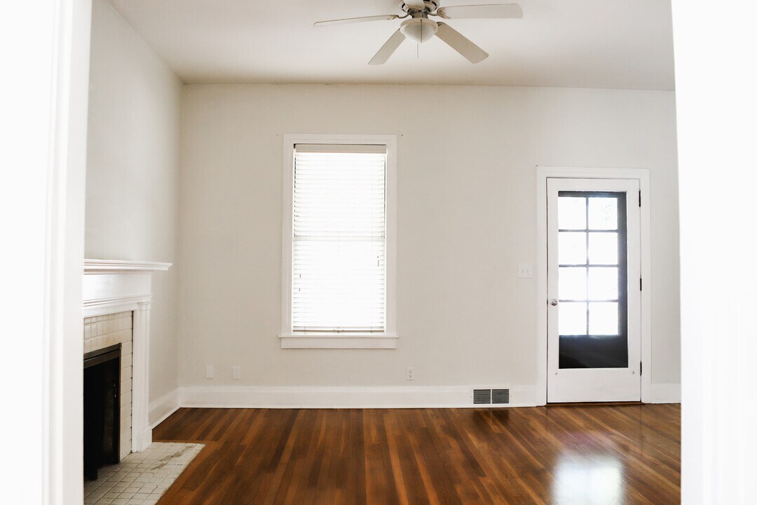 321 Walnut St in Paris, TN - Building Photo
