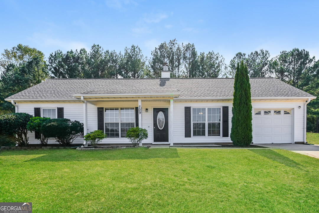 709 Trickle Ln in Mcdonough, GA - Building Photo