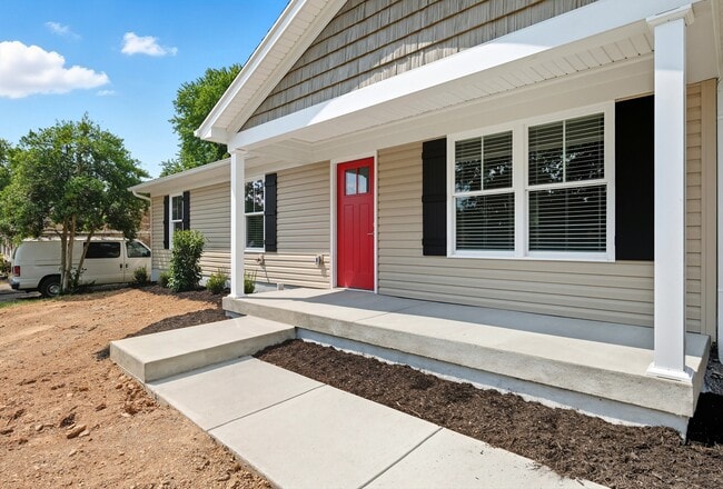 6629 Ashbrooke Drive in Pewee Valley, KY - Building Photo - Building Photo