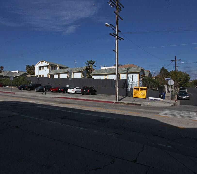 1305-1307 1/2 Talmadge St in Los Angeles, CA - Foto de edificio