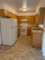 90 S Grover Pl in East Wenatchee, WA - Building Photo