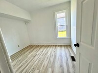 39 1/2 Milton Ave, Unit 1 in Amsterdam, NY - Building Photo - Building Photo