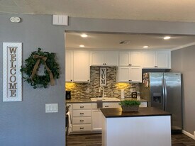 606 E B St in Oakdale, CA - Building Photo