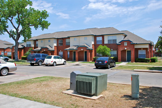 The Hamptons At Lakewest in Dallas, TX - Building Photo - Building Photo